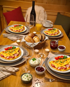 Play and  Breakfast